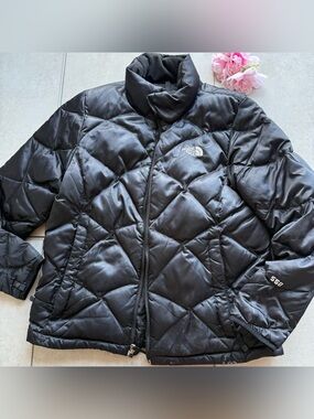 The north Face 550 Puffer coat Black Large embroidery logo zip pocket mock neck